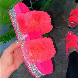 Some cute furry slippers❤️